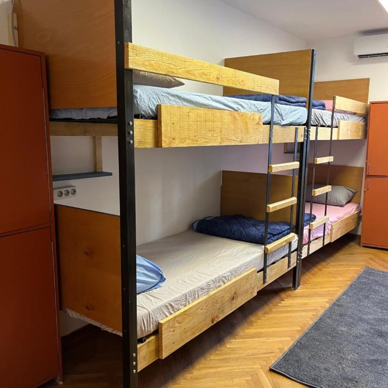 Chillton hostel - Bed in 8-Bed Mixed Dormitory Room - 3