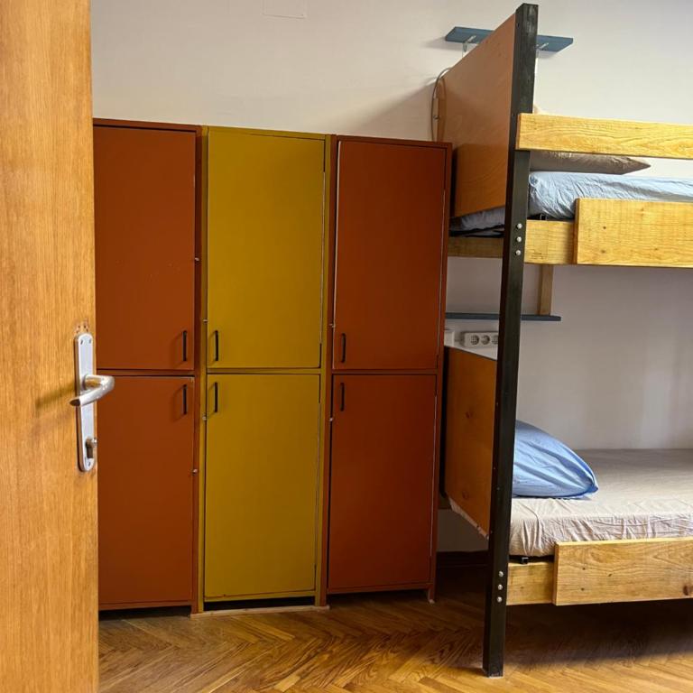 Chillton hostel - Bed in 8-Bed Mixed Dormitory Room - 13