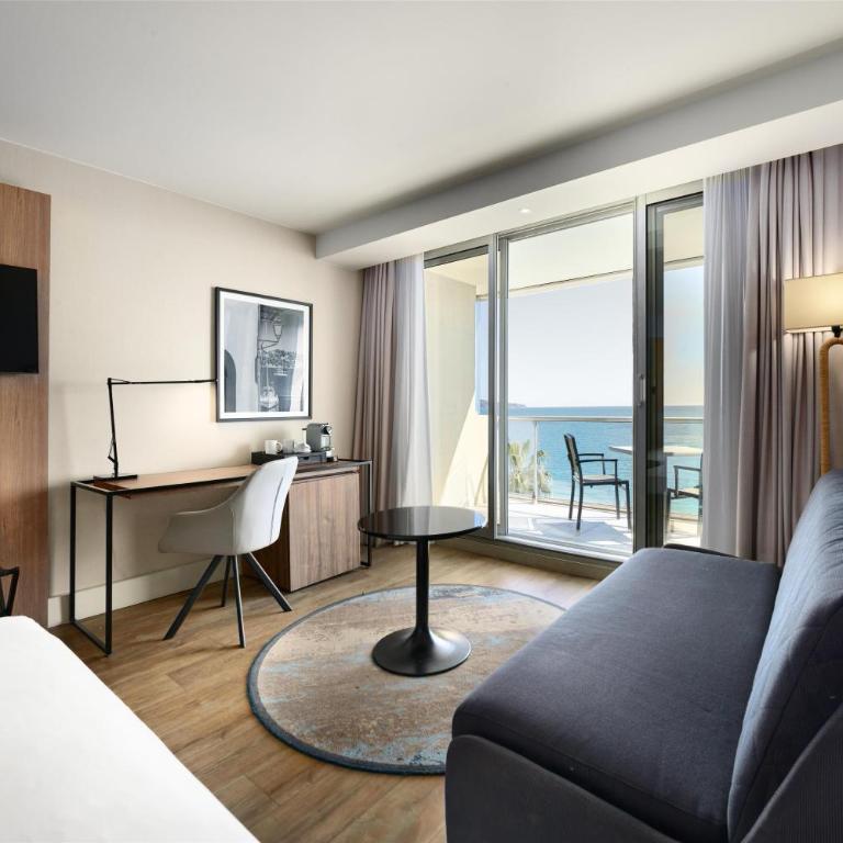 Radisson Blu Hotel Nice - Chambre Familiale avec Terrasse - Vue sur Mer - 6