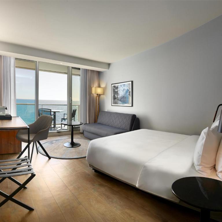 Radisson Blu Hotel Nice - Chambre Familiale avec Terrasse - Vue sur Mer - 3