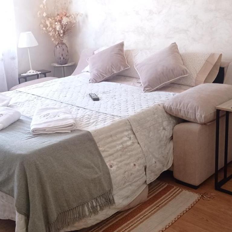 Gonzalo de Berceo 15 " CALIDAD-SOBRIO" AND " FREE PRIVATE PARKING " - Apartamento de 3 dormitorios - 79