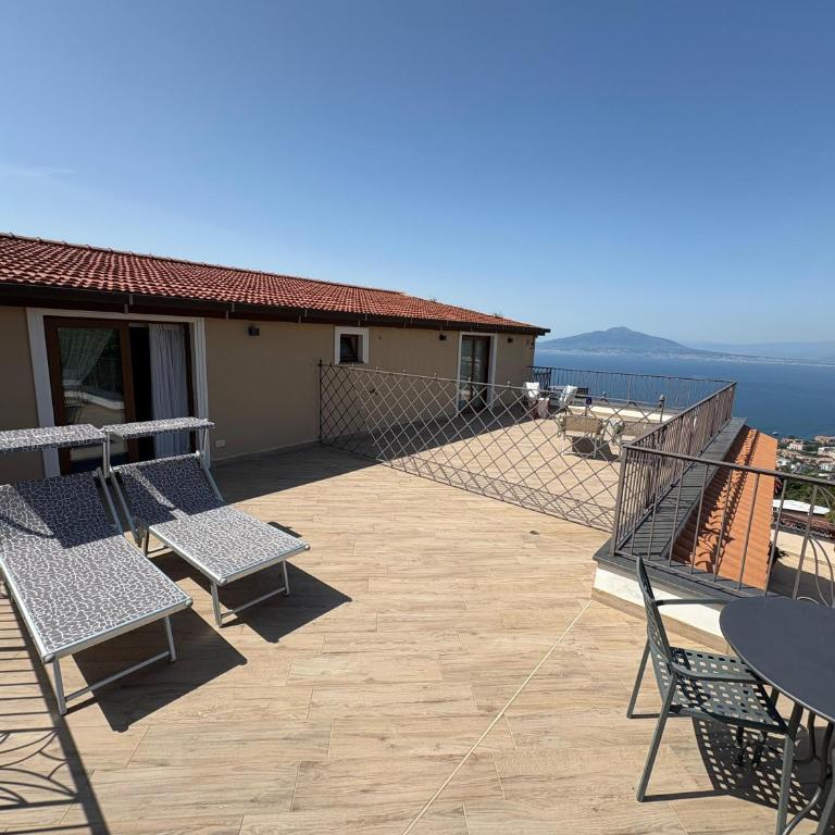 Hotel La Vue d'Or - Deluxe Double Room with Terrace and Sea View - 11