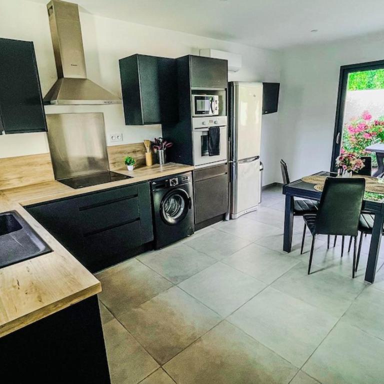 Instant Janin - Logement T3 climatisé plain pied avec jardin - Maison 2 Chambres - 1