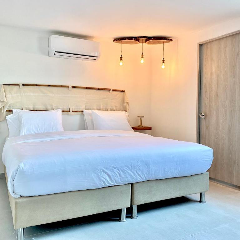 Serene Bay by Wynwood House - Two-Bedroom Deluxe Apartment - 18