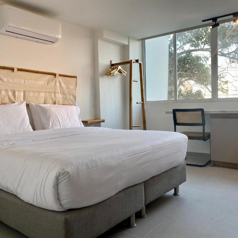 Serene Bay by Wynwood House - Two-Bedroom Deluxe Apartment - 17