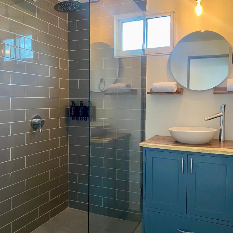 Serene Bay by Wynwood House - Two-Bedroom Deluxe Apartment - 15