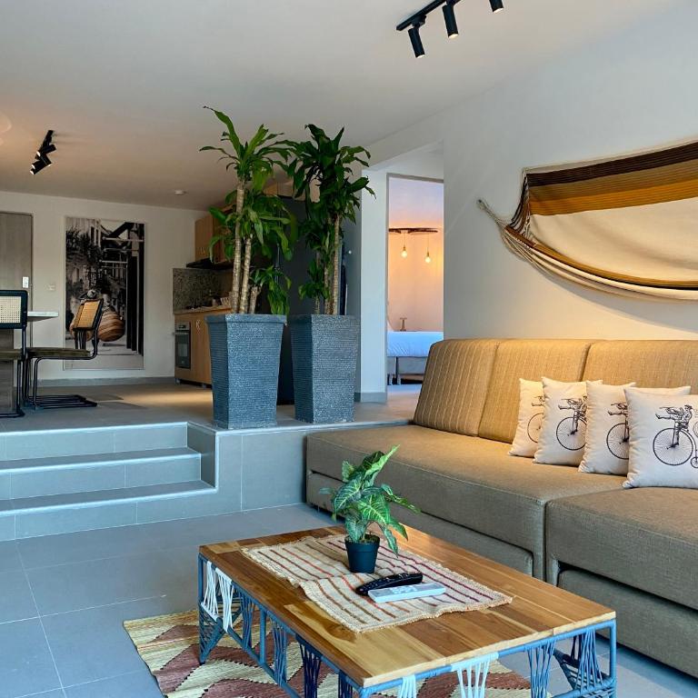Serene Bay by Wynwood House - Two-Bedroom Deluxe Apartment - 3