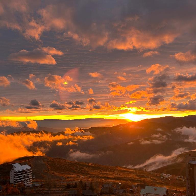 Departamentos ALOJAMIENTO OFICIAL GRAN PARADOR ski in - out, Centro de Ski El Colorado, Farellones - Único con descuentos en servicios del Centro de Ski - Apartamento - 4