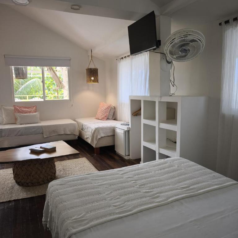Hotel Banana Beach Manzanillo del mar - Superior Triple Room - 1