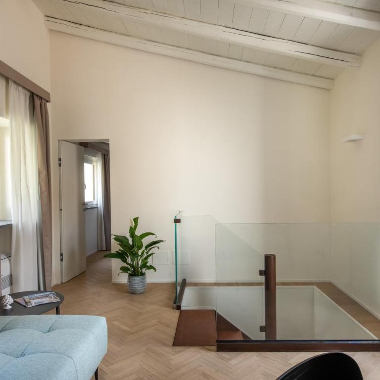 Palazzo Botta Suites - Ampia Camera Matrimoniale - 6