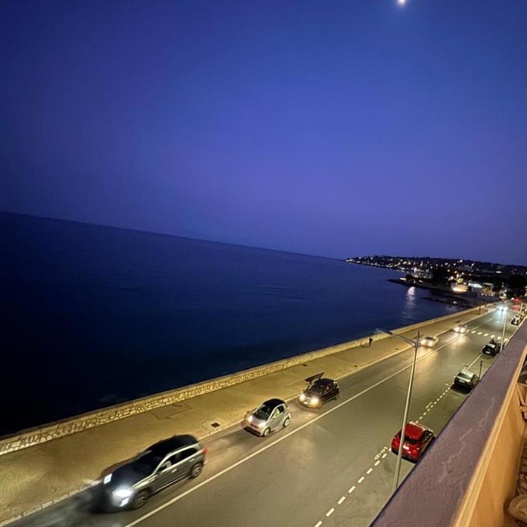 Casa Sud Menton Superbe front mer, appartement rénové, parking & climatisation - Studio mit Meerblick - 53