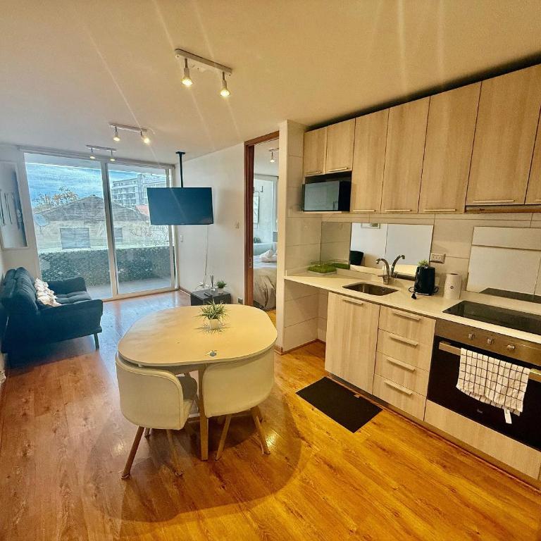 Moderno Excelente Ubicación Depto en Las Condes - Apartamento con balcón - 1