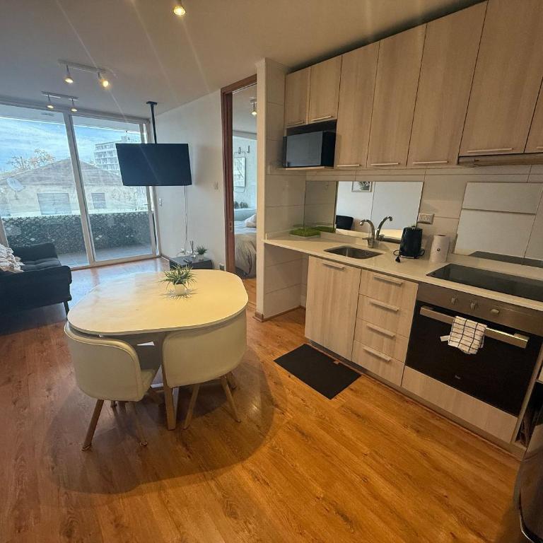 Moderno Excelente Ubicación Depto en Las Condes - Apartamento con balcón - 3