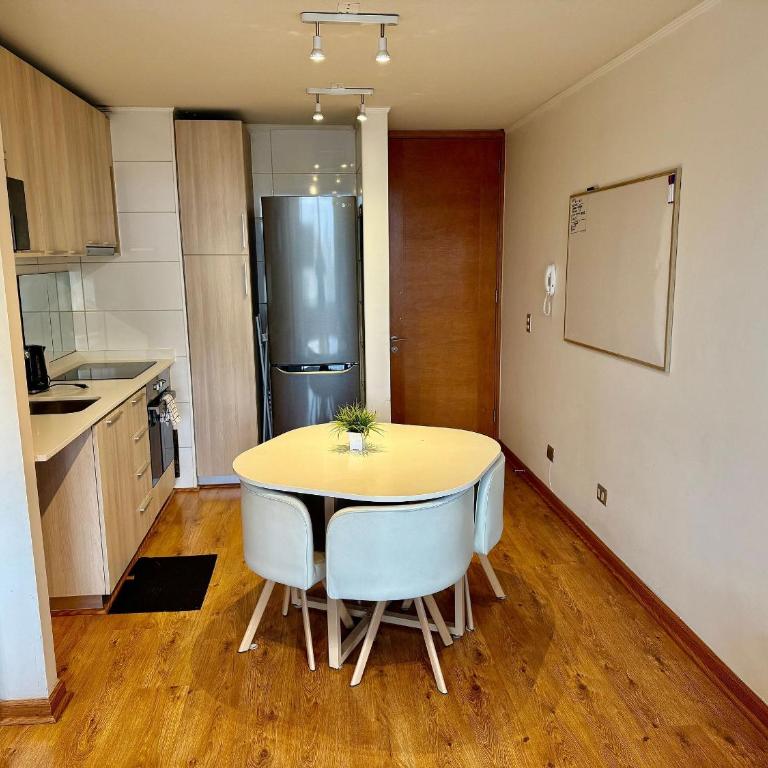 Moderno Excelente Ubicación Depto en Las Condes - Apartamento con balcón - 5