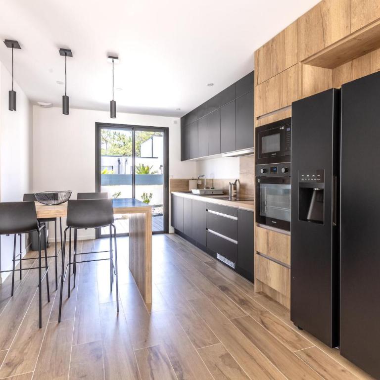 Amazing Home In Saint Jean De Monts - Maison de Vacances 4 Chambres - 4