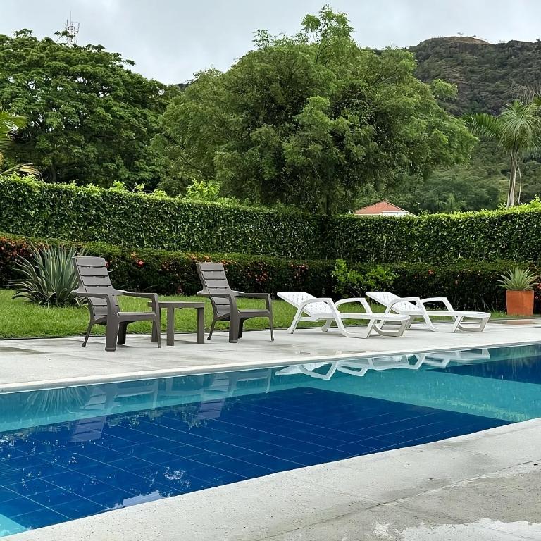 Espectacular casa vacacional con jacuzzi y piscina privada - Casa - 5