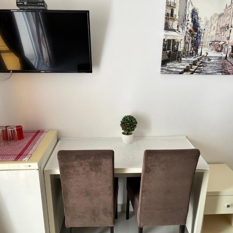 Apartments MyDay - Deluks Dvokrevetna Soba sa Bračnim Krevetom i Balkonom - 5