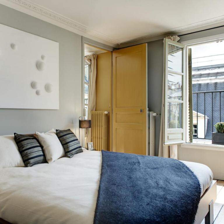 Paris Louvre Elegant residence - Two-Bedroom Apartment - 24