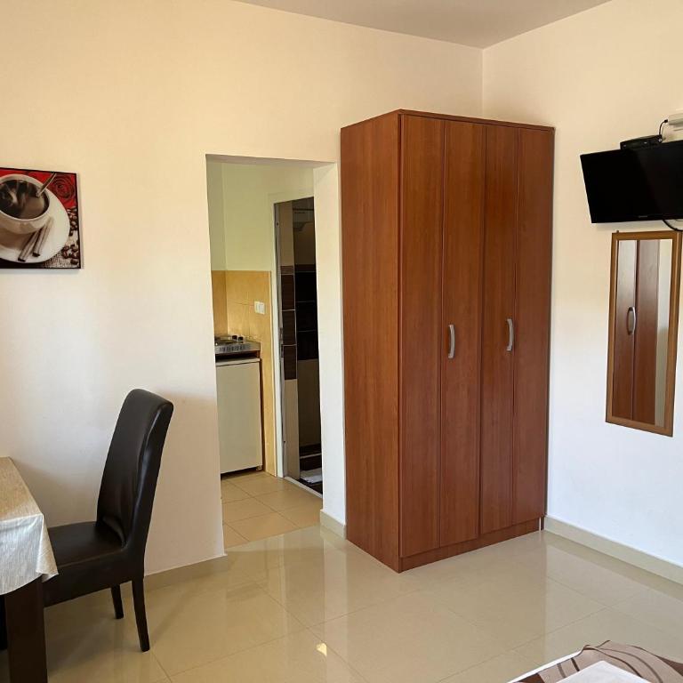 Apartments MyDay - Deluks Dvokrevetna Soba sa Bračnim Krevetom i Balkonom - 4
