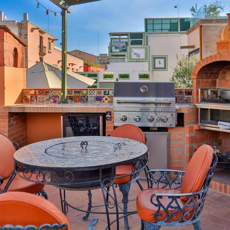 Live in the historical downtown! - Vacation Home - 11