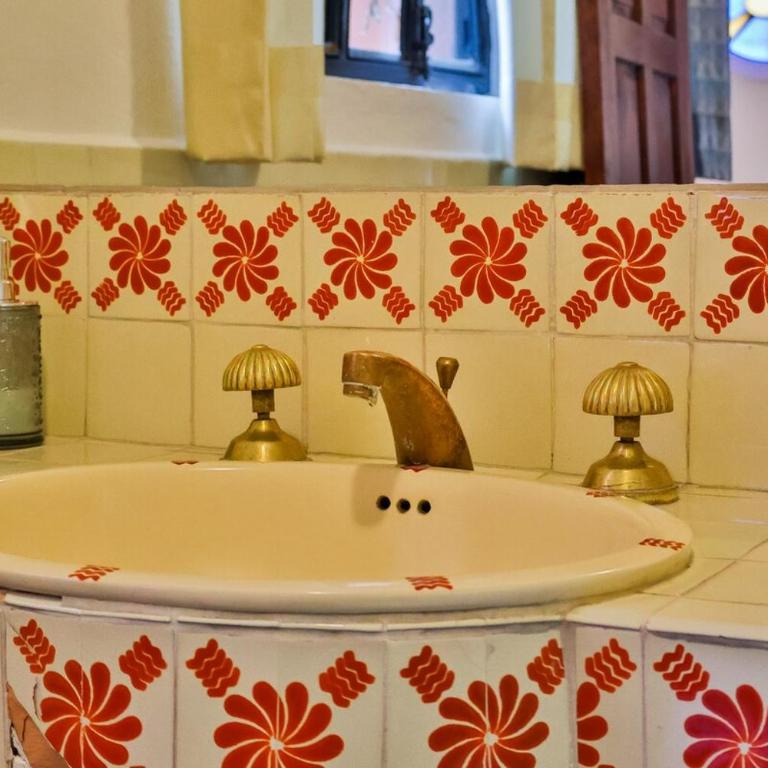Live in the historical downtown! - Vacation Home - 17
