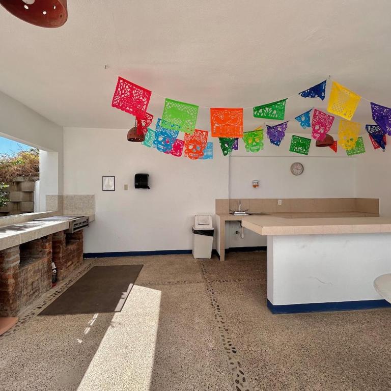 Quiet apartment with pool right on the beach - One-Bedroom Apartment - 16
