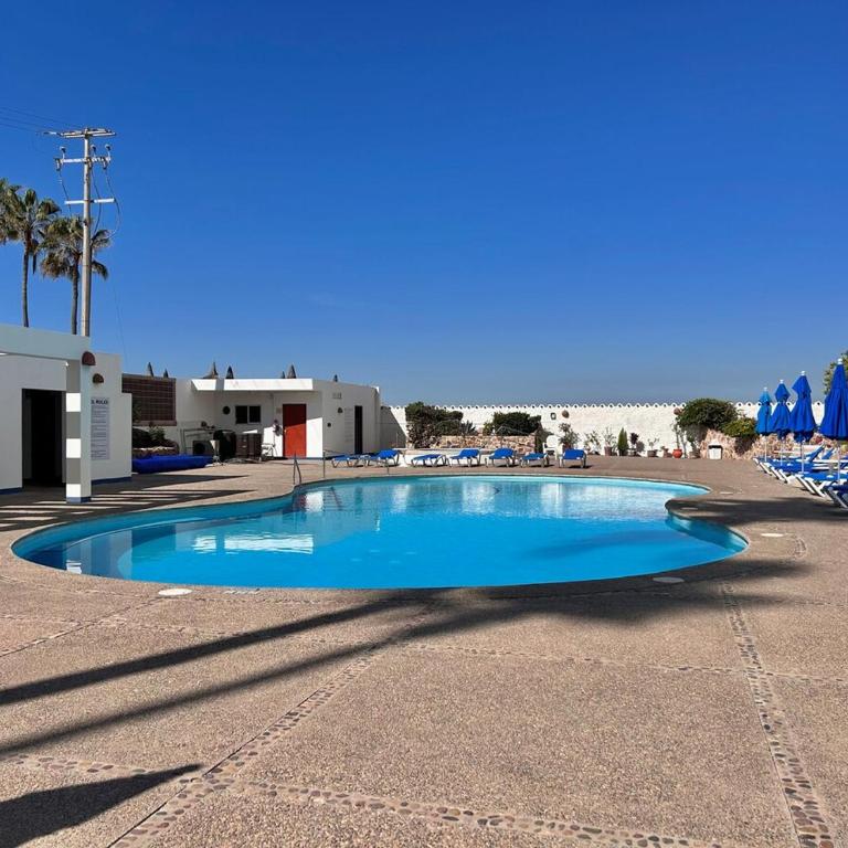Quiet apartment with pool right on the beach - One-Bedroom Apartment - 18