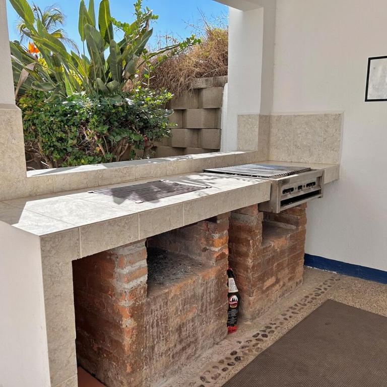 Quiet apartment with pool right on the beach - One-Bedroom Apartment - 21
