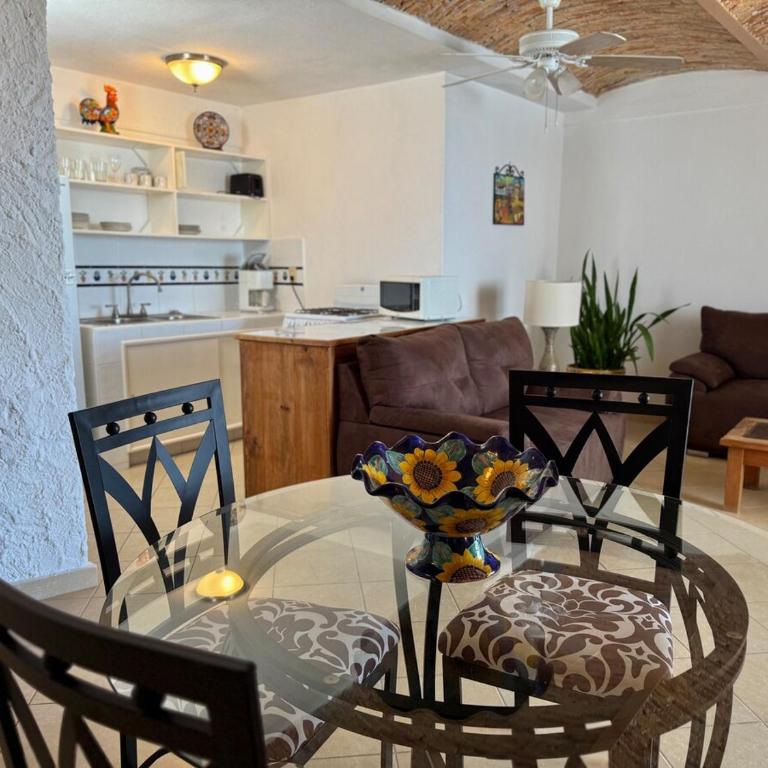 Quiet apartment with pool right on the beach - One-Bedroom Apartment - 29