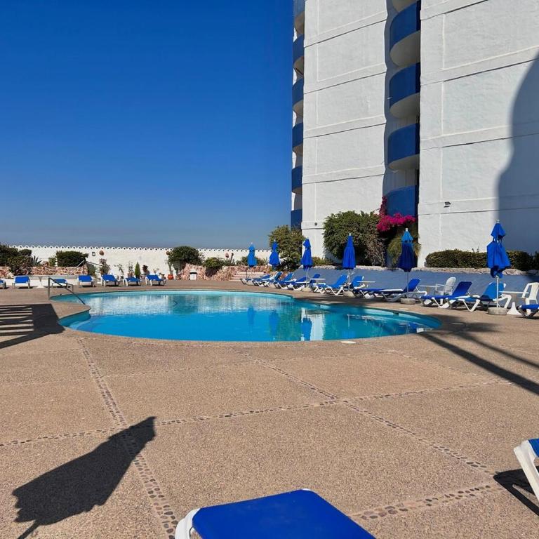Quiet apartment with pool right on the beach - One-Bedroom Apartment - 35