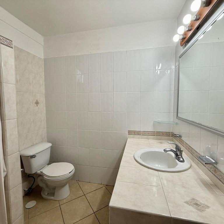 Quiet apartment with pool right on the beach - One-Bedroom Apartment - 38