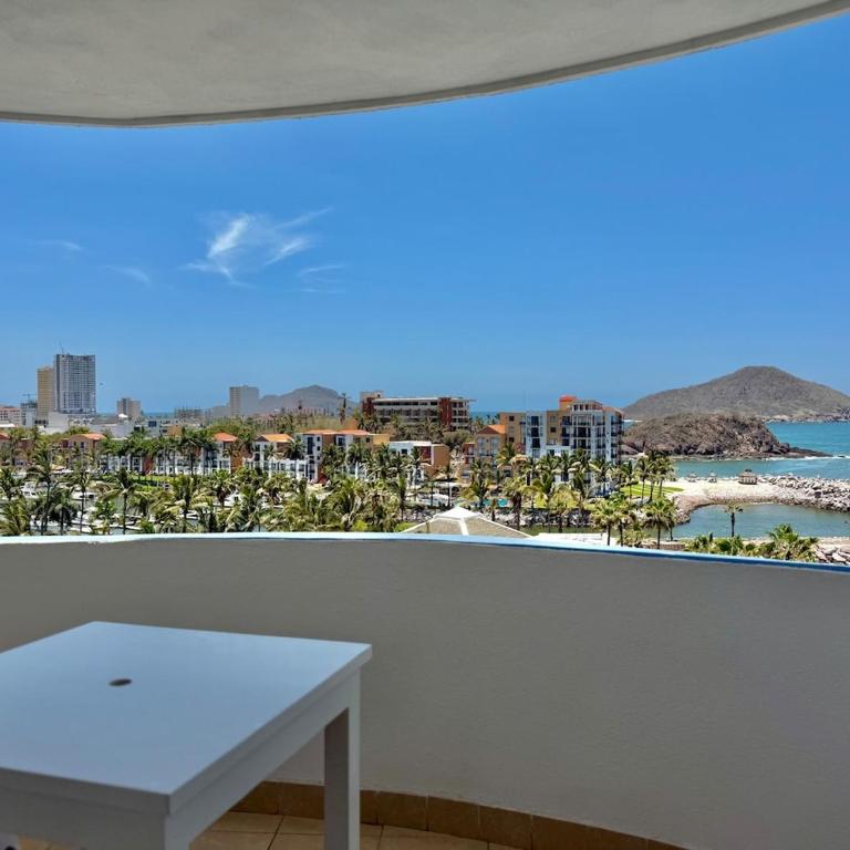 Quiet apartment with pool right on the beach - One-Bedroom Apartment - 44
