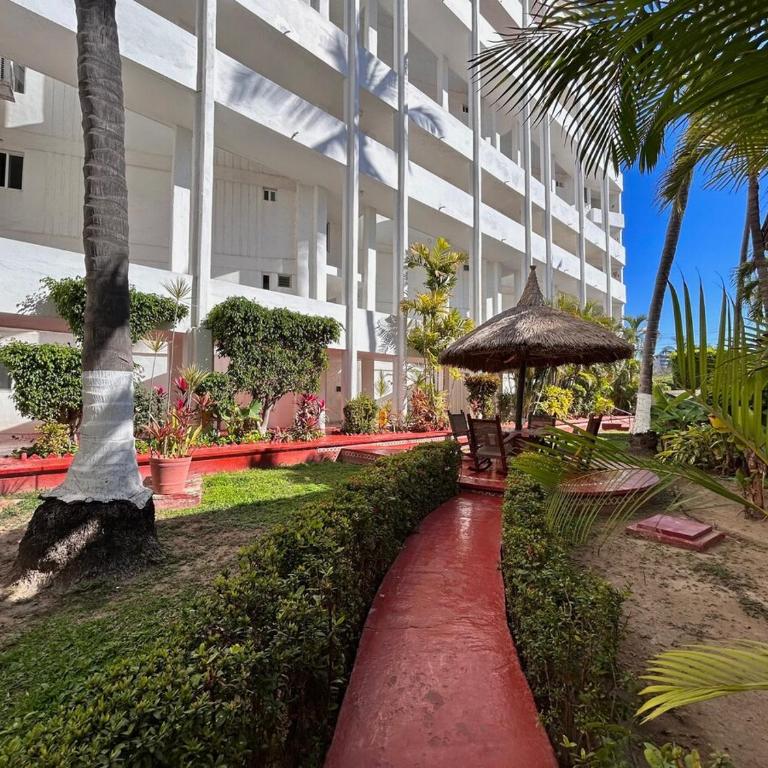 Quiet apartment with pool right on the beach - One-Bedroom Apartment - 46