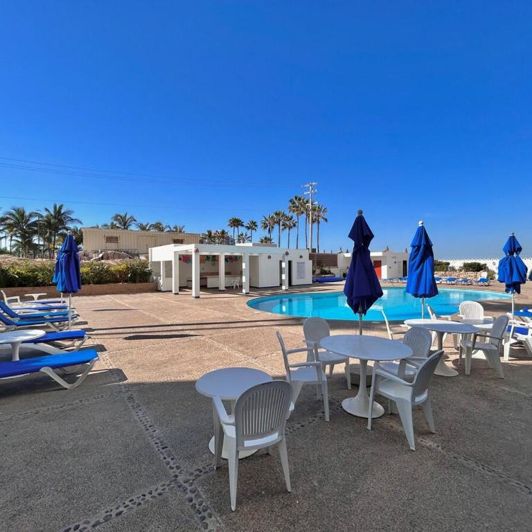 Quiet apartment with pool right on the beach - One-Bedroom Apartment - 47