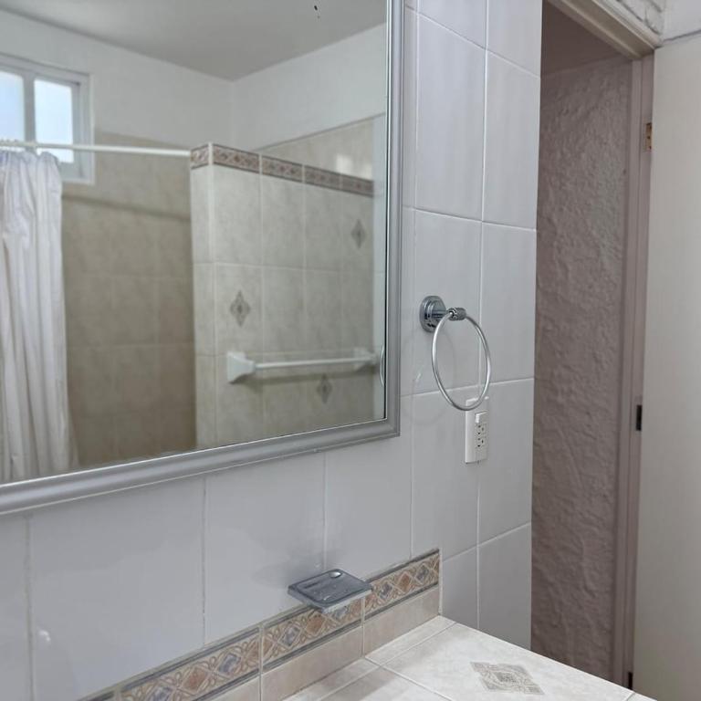 Quiet apartment with pool right on the beach - One-Bedroom Apartment - 49