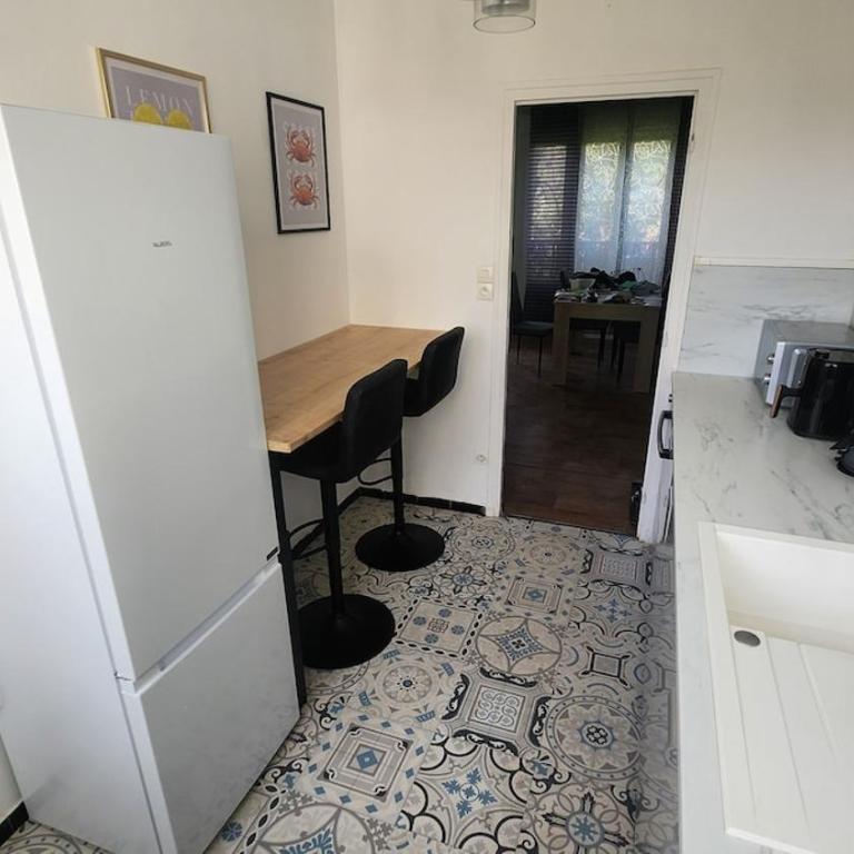 apartment 8 people 24H Le Mans - Three-Bedroom Apartment - 5
