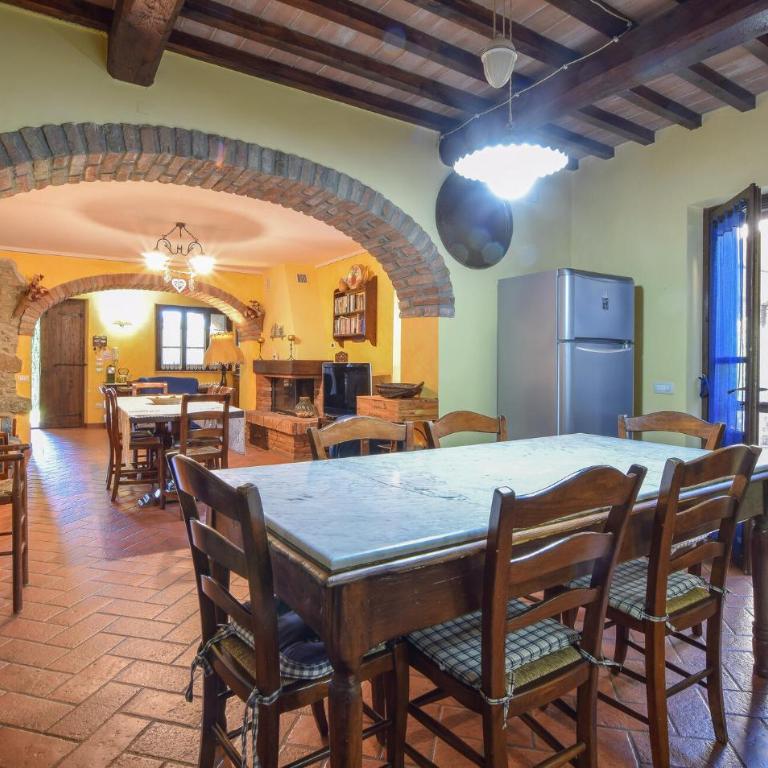 Amazing Home In Cortona - Casa Vacanza con 6 Camere da Letto - 10