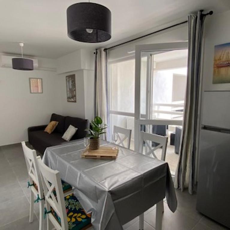 Beau T2 climatisé, 2ème étage, 4 pers, parking privé - FR-1-727-15 - Appartement - 7