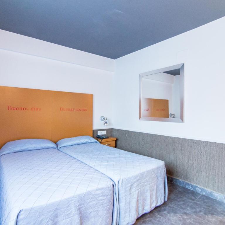 Colors - Double or Twin Room with Private Bathroom - 5