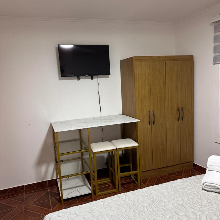 Hostal El Ancla - Queen Room with Shared Bathroom - 7
