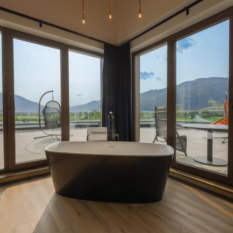 Sonja Alpine Resort - Deluxe Suite - 10