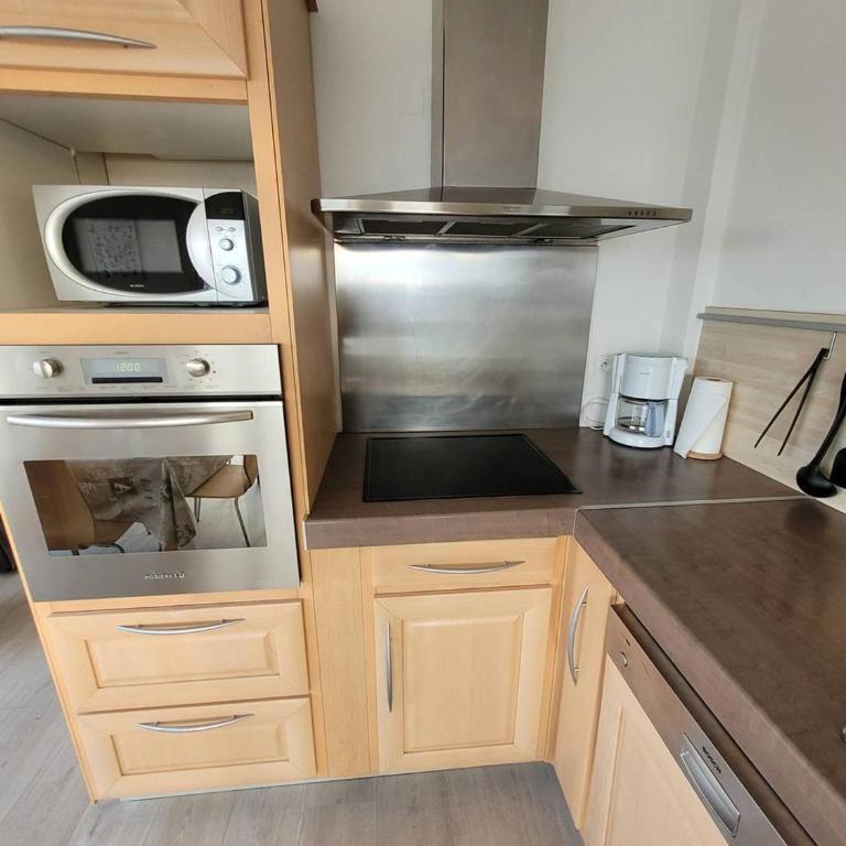 Quartier du port Appartement t4 pour 8 personnes N12 - Three-Bedroom Apartment with Sea View - 9