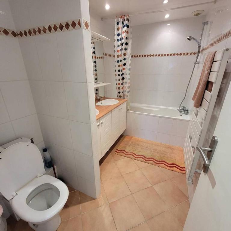 Quartier du port Appartement t4 pour 8 personnes N12 - Three-Bedroom Apartment with Sea View - 10