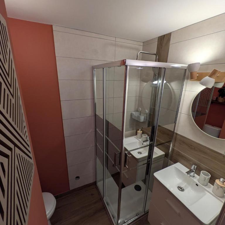 Face au lac avec parking, proche commerces - Appartement 1 Chambre - 16