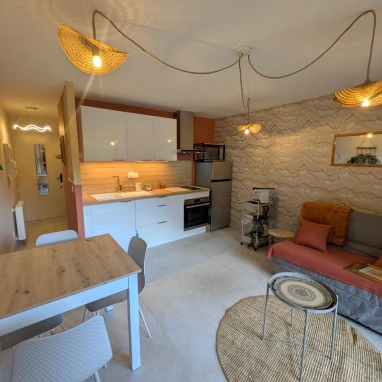 Face au lac avec parking, proche commerces - Appartement 1 Chambre - 17