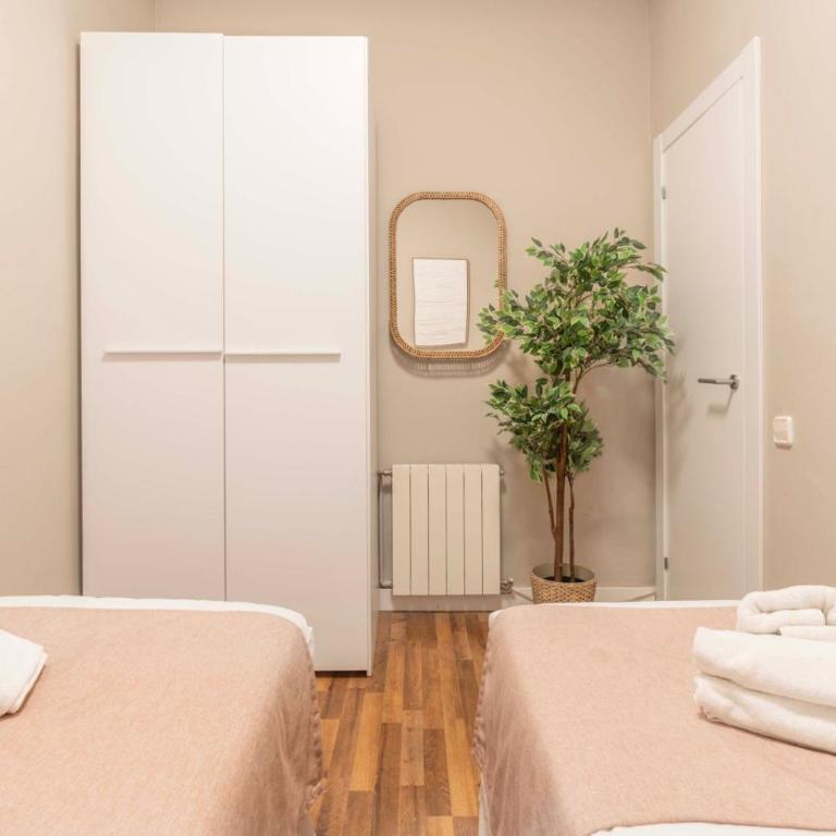 Sagrada familia Secret Apartment - Three-Bedroom Apartment - 23