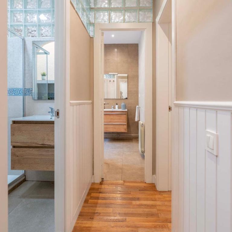Sagrada familia Secret Apartment - Three-Bedroom Apartment - 22