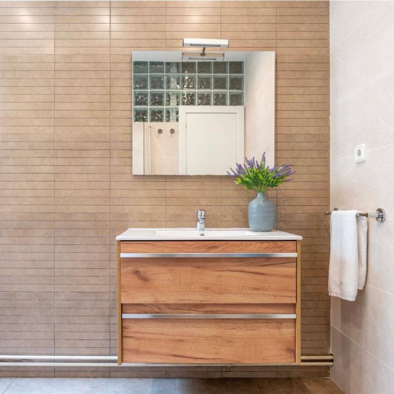Sagrada familia Secret Apartment - Three-Bedroom Apartment - 19