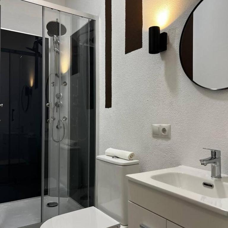Plaza España B - Quadruple Room with Bathroom - 4
