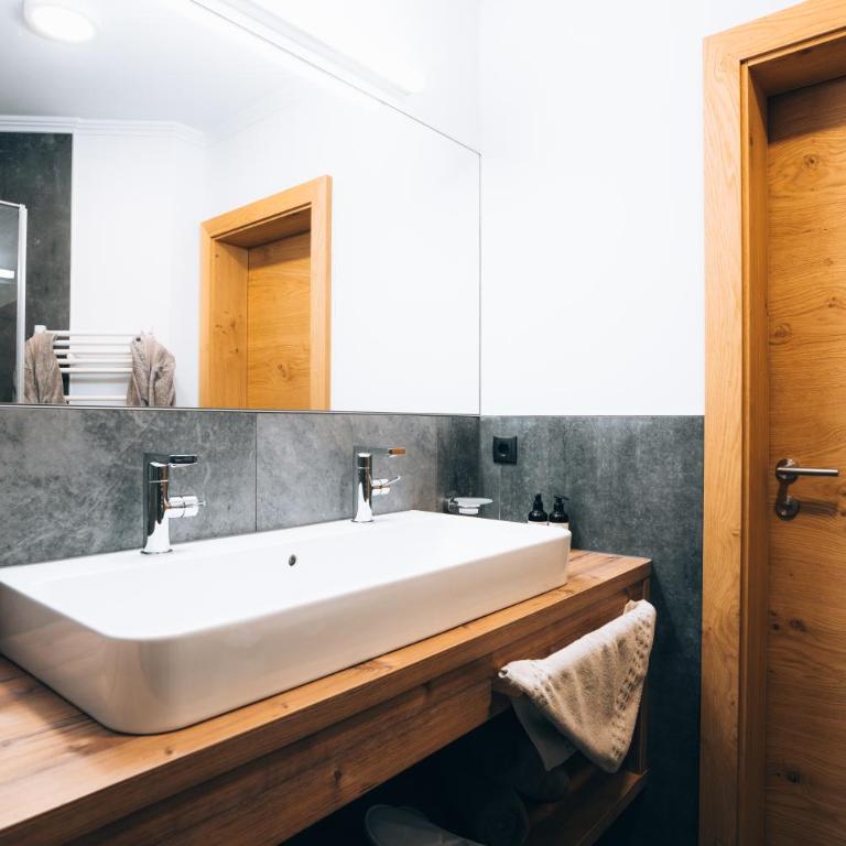 Boutique Hotel Mandarfnerhof - Classic Doppelzimmer mit Balkon - 3
